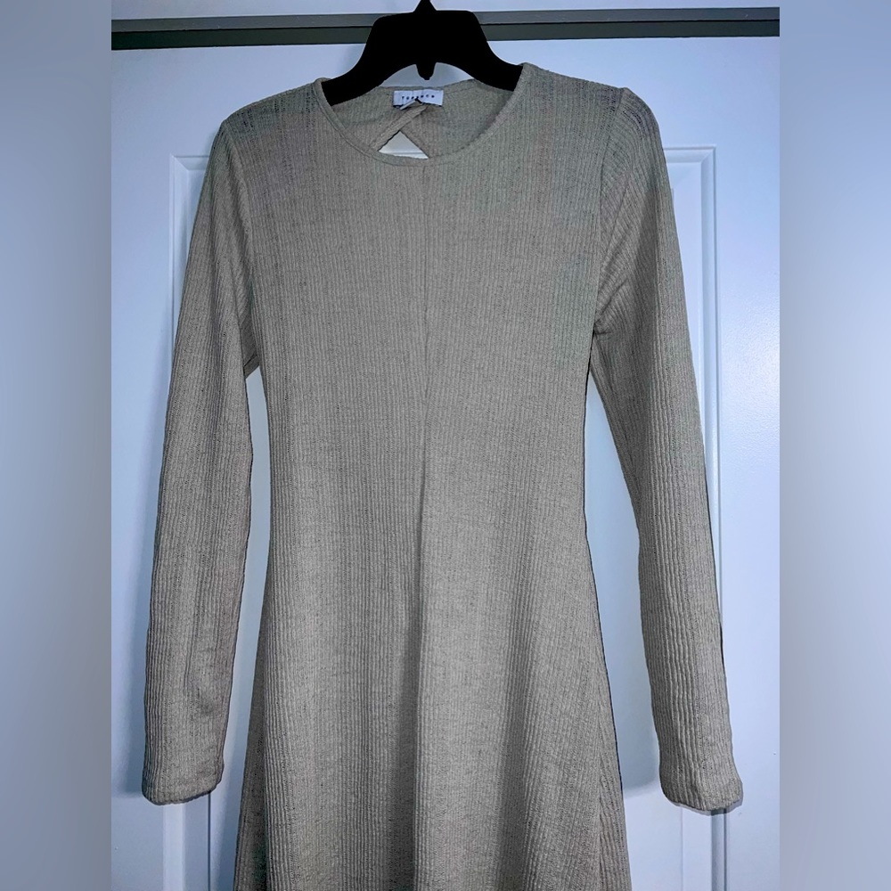 Open back long sleeves dress